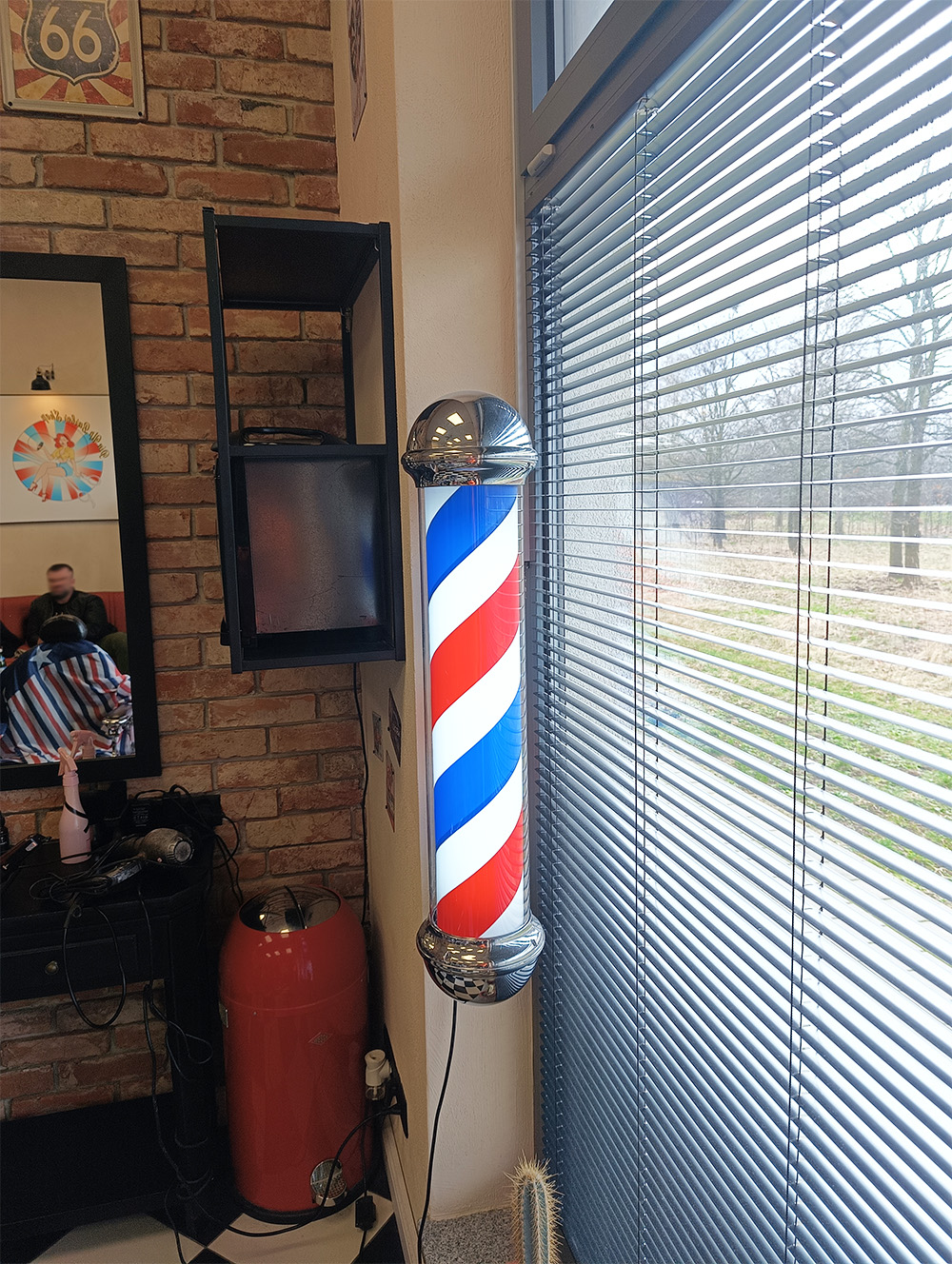 Barber ul. Królewiecka Kompleksowa Instalacja Elektryczna / Monitoring / Oświetlenie / Gniazda / Neon nad wejściem