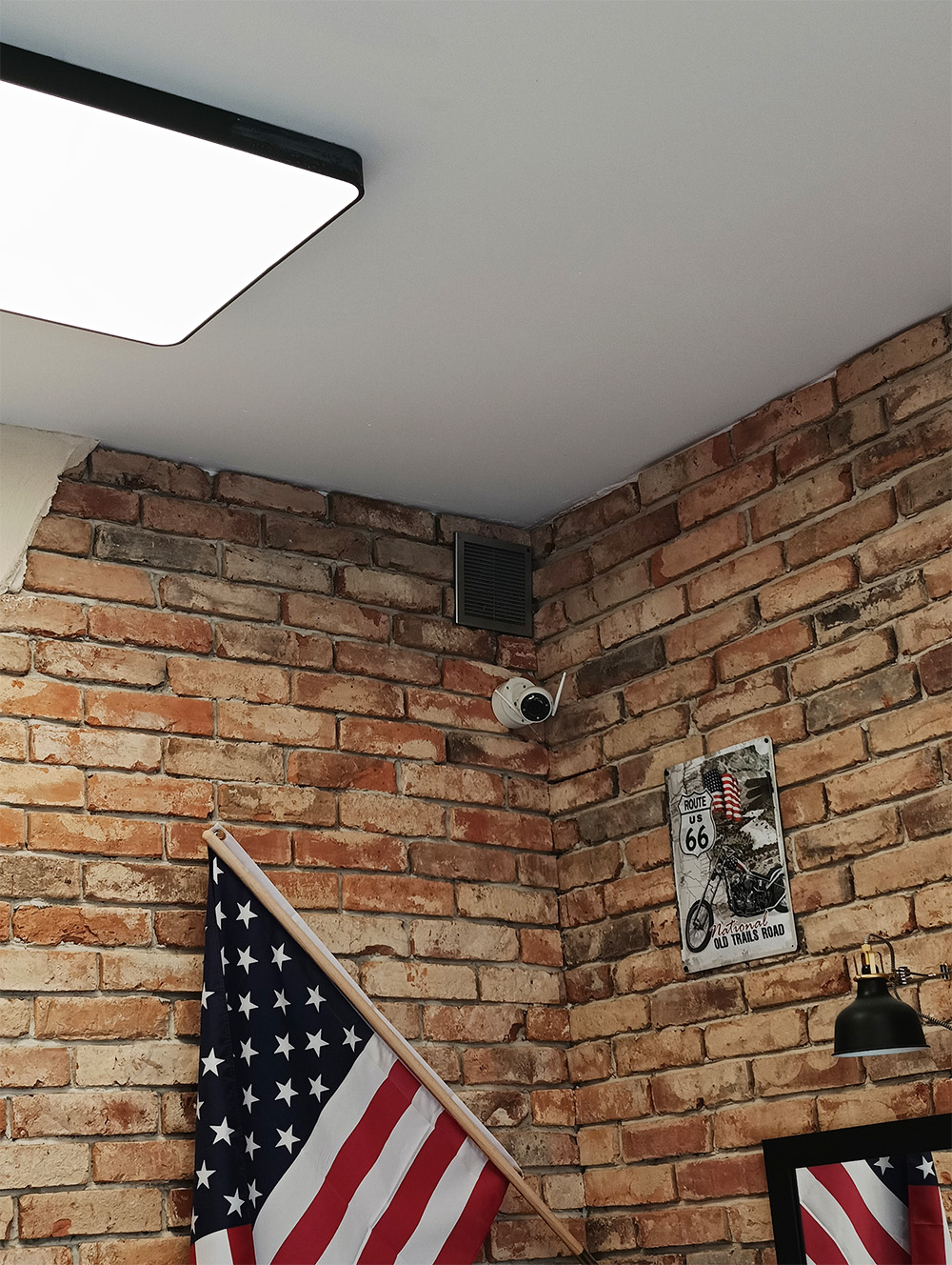 Barber ul. Królewiecka Kompleksowa Instalacja Elektryczna / Monitoring / Oświetlenie / Gniazda / Neon nad wejściem